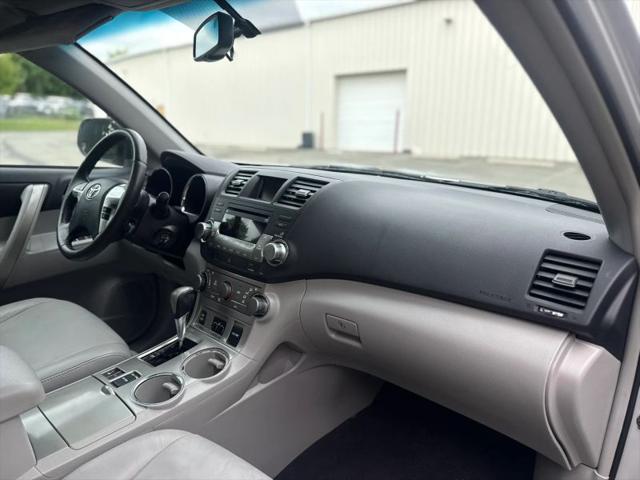 2011 Toyota Highlander SE V6