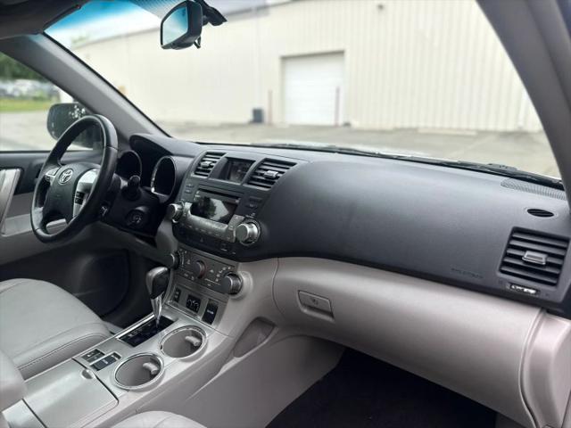 2011 Toyota Highlander SE V6