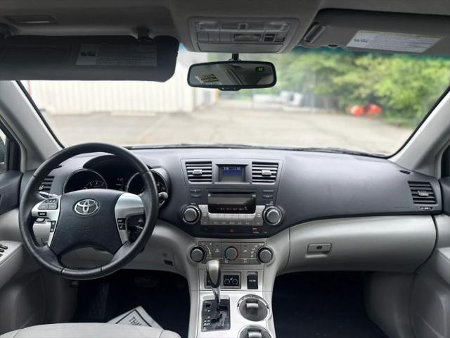 2011 Toyota Highlander SE V6