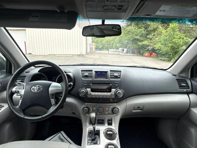 2011 Toyota Highlander SE V6