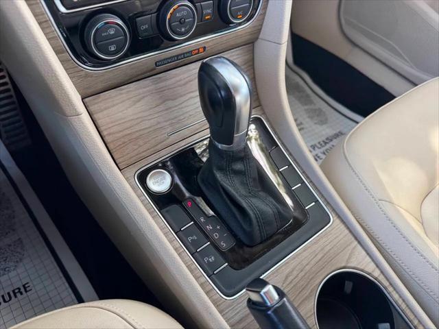 2017 Volkswagen Passat 1.8T SEL Premium