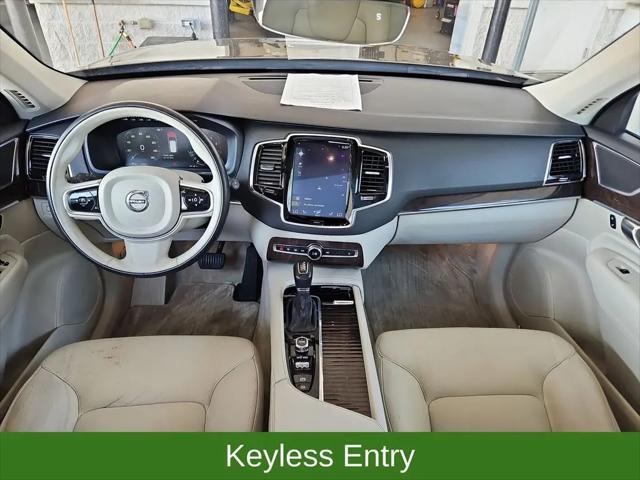 2016 Volvo XC90 T6 Momentum