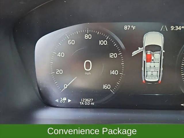 2016 Volvo XC90 T6 Momentum