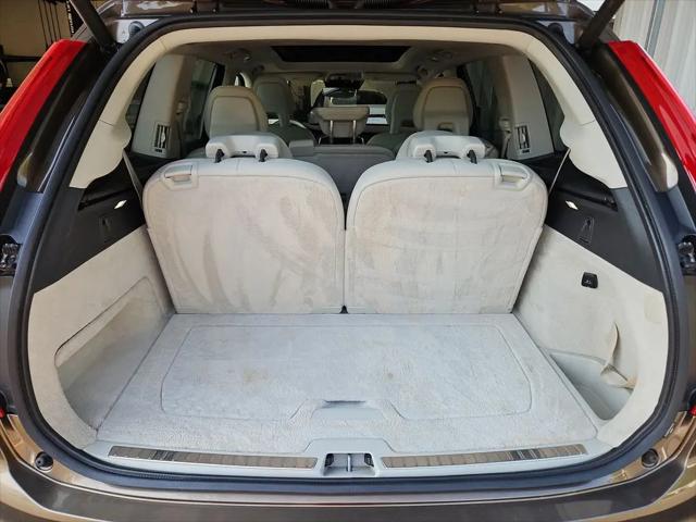 2016 Volvo XC90 T6 Momentum