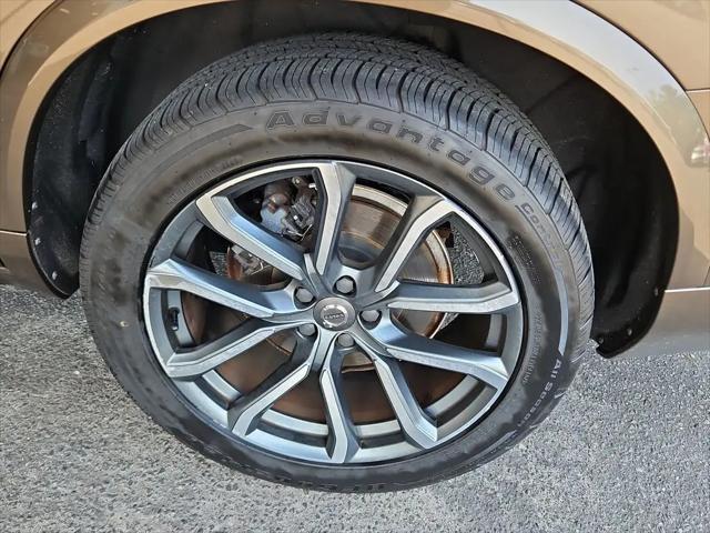 2016 Volvo XC90 T6 Momentum