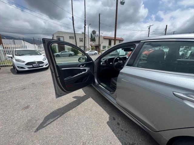 2025 Genesis G70 2.5T RWD