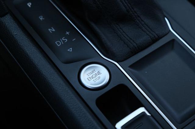2020 Volkswagen Atlas Cross Sport 3.6L V6 SE w/Technology R-Line