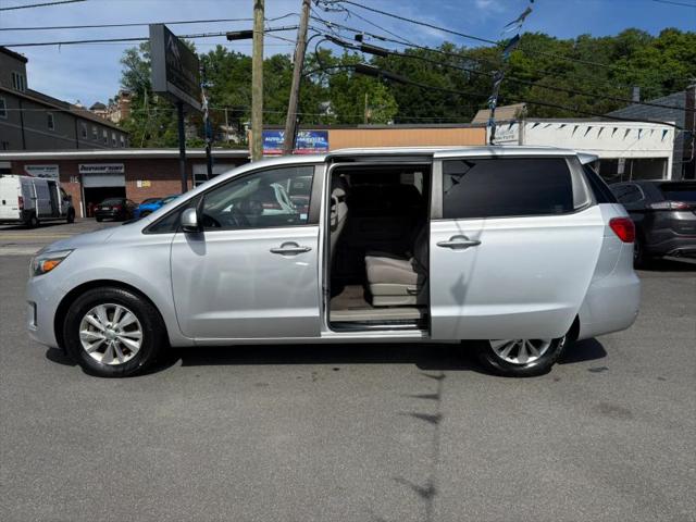 2016 Kia Sedona LX