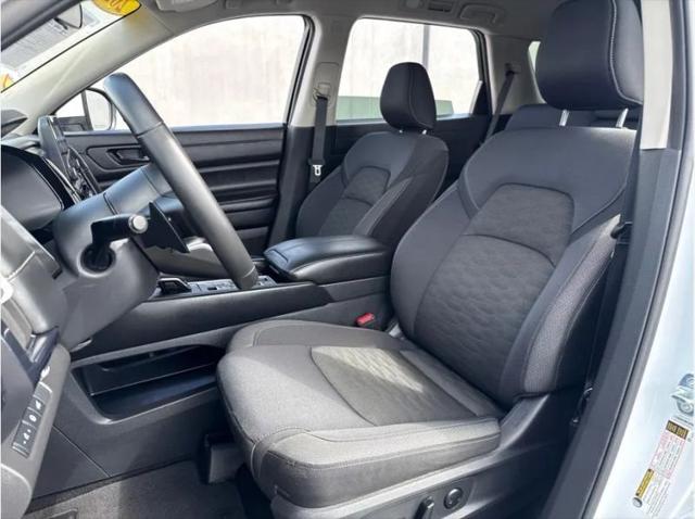 2025 Nissan Pathfinder SV FWD
