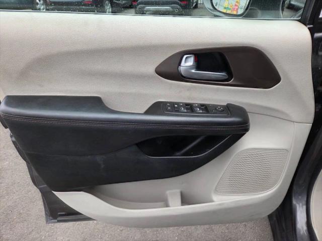 2017 Chrysler Pacifica Touring-L