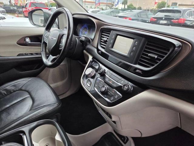 2017 Chrysler Pacifica Touring-L