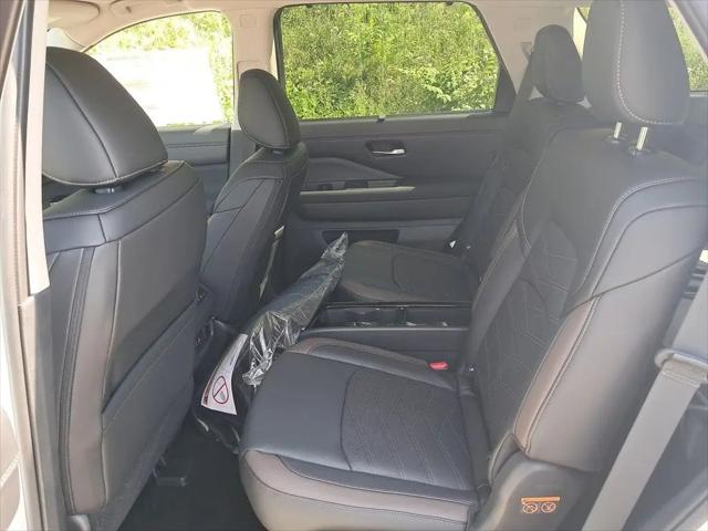 2025 Nissan Pathfinder Platinum 4WD