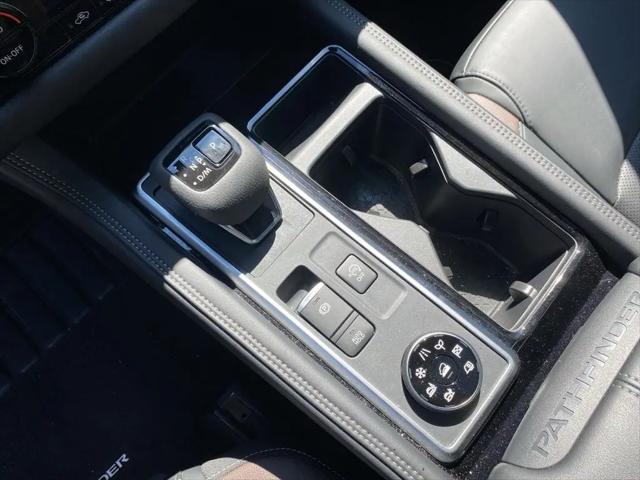 2025 Nissan Pathfinder Platinum 4WD