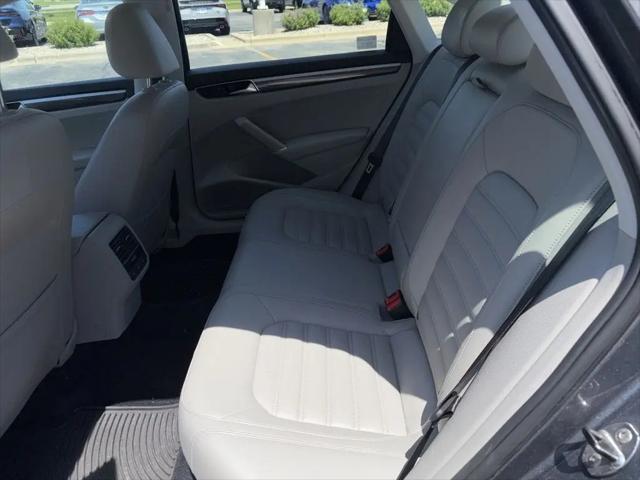 2017 Volkswagen Passat 1.8T SEL Premium