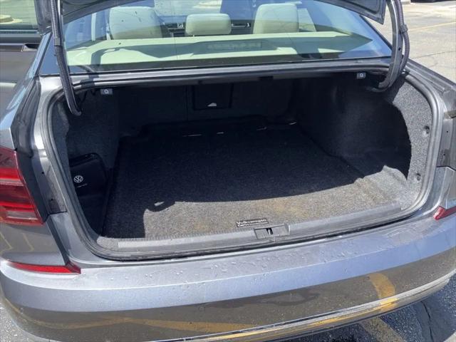 2017 Volkswagen Passat 1.8T SEL Premium