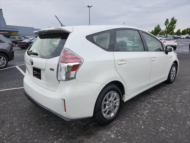 2017 Toyota Prius v Four