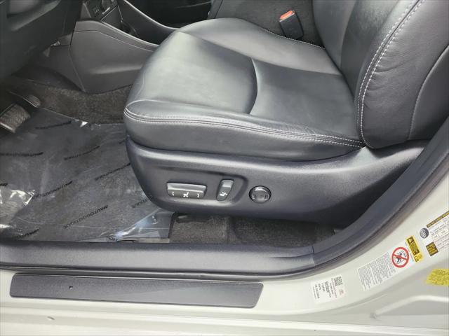 2017 Toyota Prius v Four