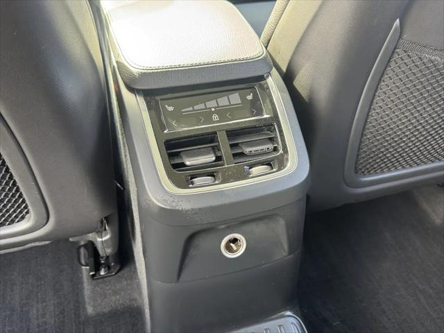 2020 Volvo XC90 Hybrid T8 Momentum 7 Passenger