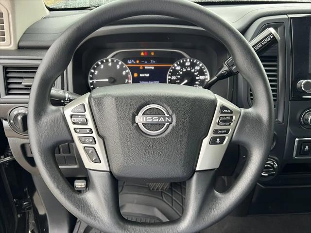 2024 Nissan Titan Crew Cab SV 4x4