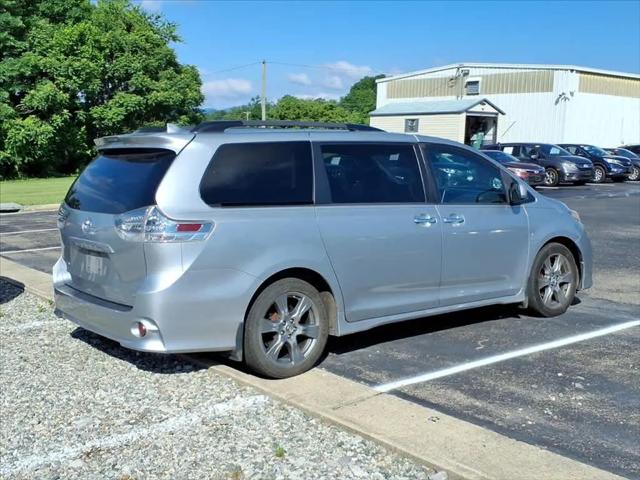 2019 Toyota Sienna SE 8 Passenger