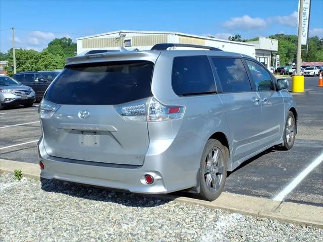 2019 Toyota Sienna SE 8 Passenger
