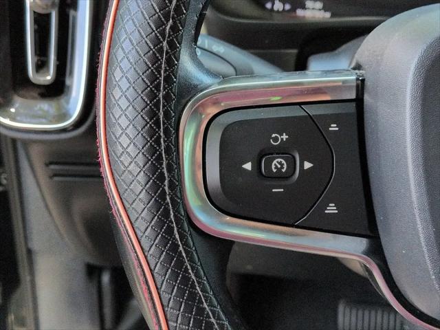 2020 Volvo XC40 T5 Momentum