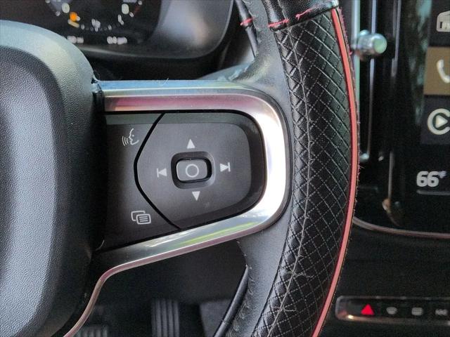 2020 Volvo XC40 T5 Momentum