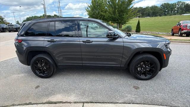 2025 Jeep Grand Cherokee L Altitude 4x4