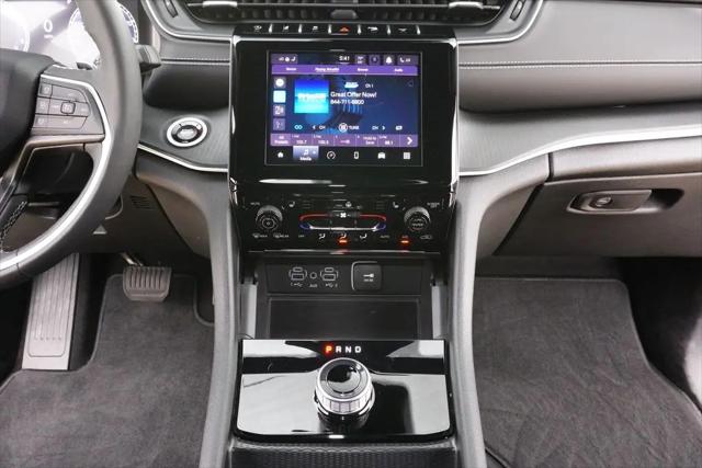 2025 Jeep Grand Cherokee Laredo X 4x4