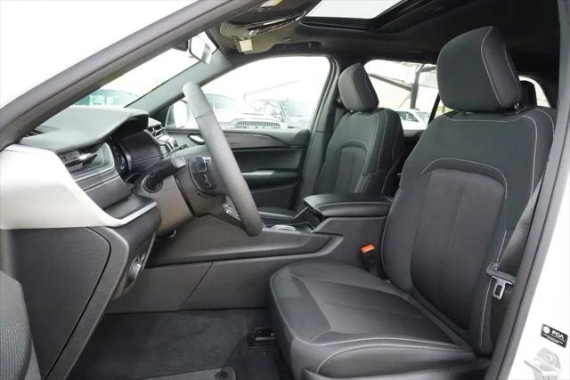 2025 Jeep Grand Cherokee Laredo X 4x4