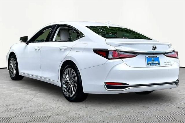 2025 Lexus ES 300h Luxury