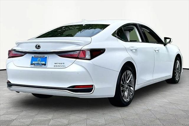 2025 Lexus ES 300h Luxury