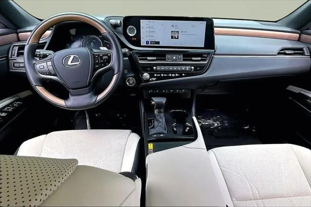 2025 Lexus ES 300h Luxury