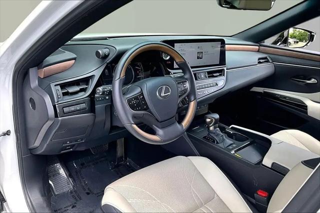 2025 Lexus ES 300h Luxury