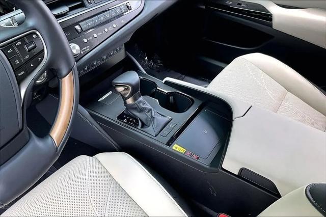 2025 Lexus ES 300h Luxury