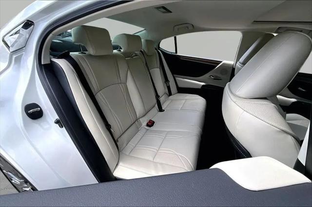 2025 Lexus ES 300h Luxury