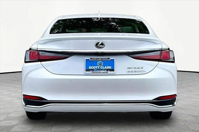 2025 Lexus ES 300h Luxury