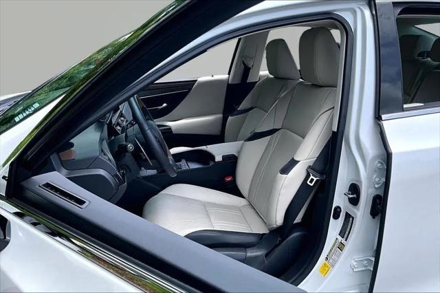 2025 Lexus ES 300h Luxury