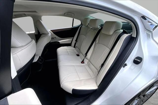 2025 Lexus ES 300h Luxury