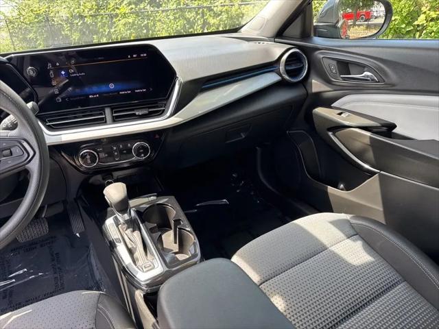 2025 Chevrolet Trax FWD LT