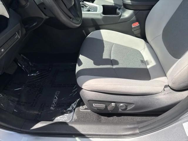 2022 Toyota RAV4 Hybrid XLE