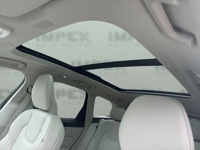 2024 Volvo XC60 Recharge T8 Core Dark Theme