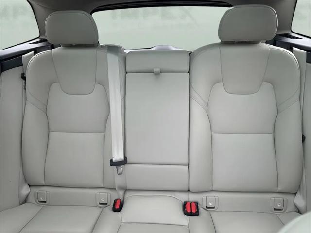 2024 Volvo XC60 Recharge T8 Core Dark Theme