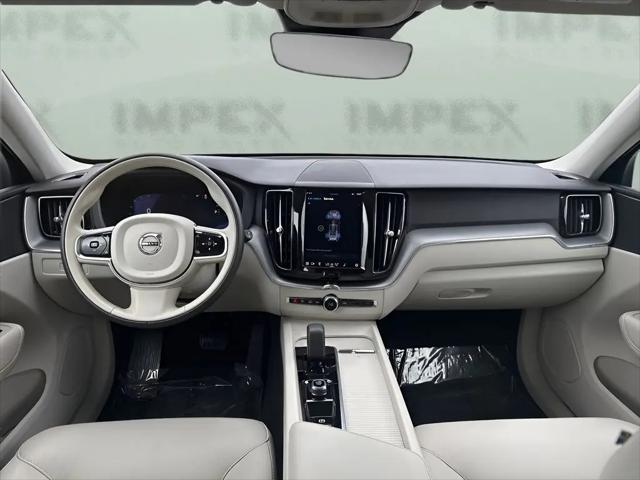 2024 Volvo XC60 Recharge T8 Core Dark Theme