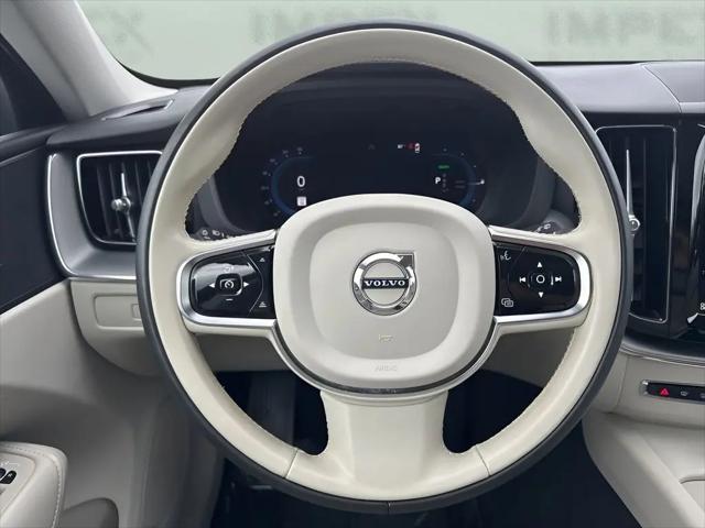 2024 Volvo XC60 Recharge T8 Core Dark Theme