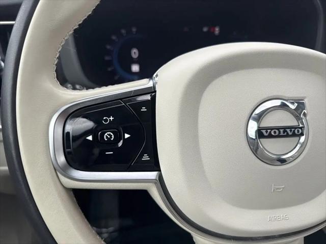 2024 Volvo XC60 Recharge T8 Core Dark Theme