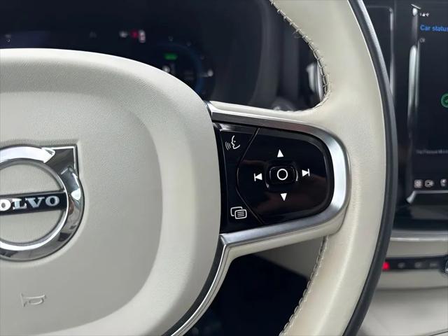 2024 Volvo XC60 Recharge T8 Core Dark Theme