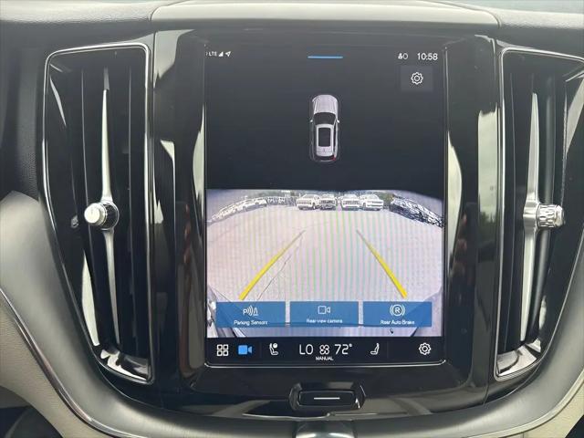 2024 Volvo XC60 Recharge T8 Core Dark Theme