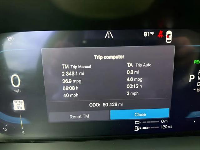 2024 Volvo XC60 Recharge T8 Core Dark Theme