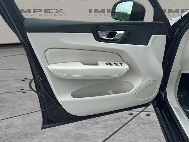 2024 Volvo XC60 Recharge T8 Core Dark Theme